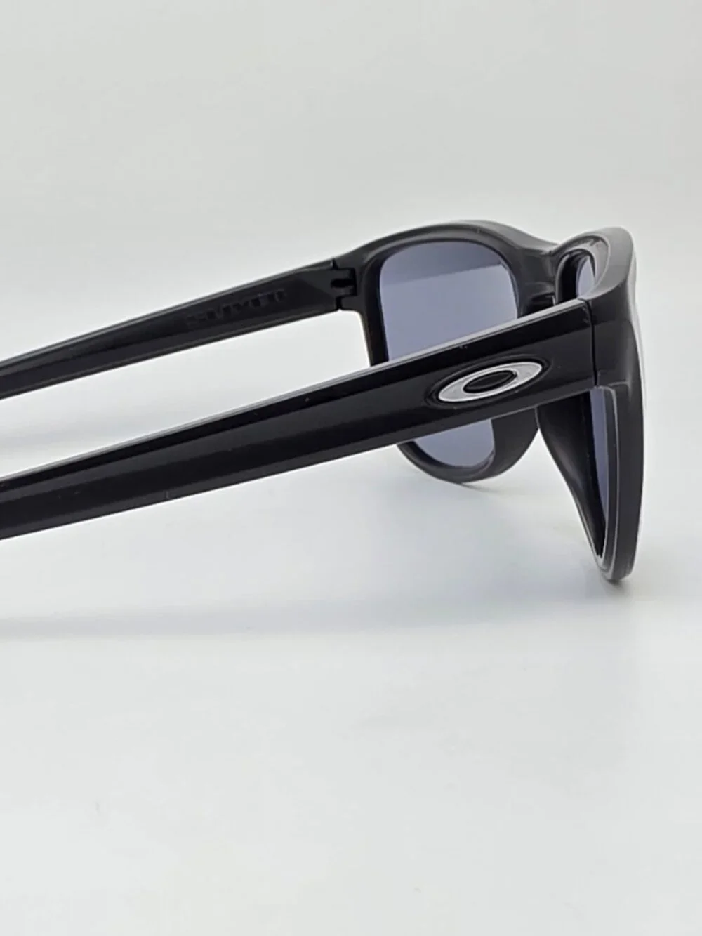 Oakley OO9342-01 Sliver R Matte Black Frame Grey Lens Sunglasses 57-17-140